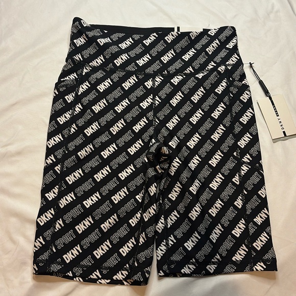 ✨NWT MSRP $49.50 DKNY Sport High Waist Bike Short Size Small w/Side Pockets - Picture 1 of 9